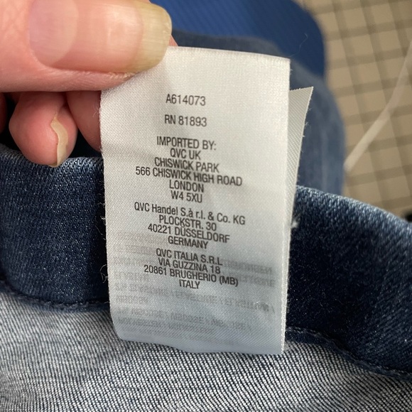 Canyon Retreat (Denim & Co.) distressed jeans with tuxedo stripe - Picture 8 of 11